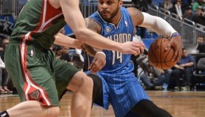  班凯罗两双带领魔术击败活塞结束尴尬连败纪录