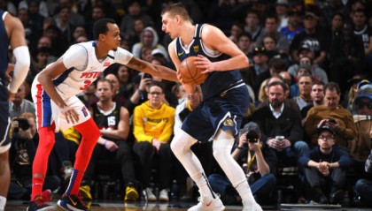  詹姆斯全能数据领航，湖人加时鏖战力擒掘金