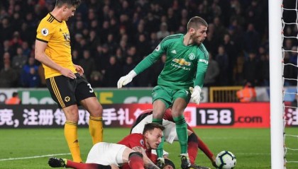  霍伊伦德造乌龙曼联凭借争议判罚险胜富勒姆