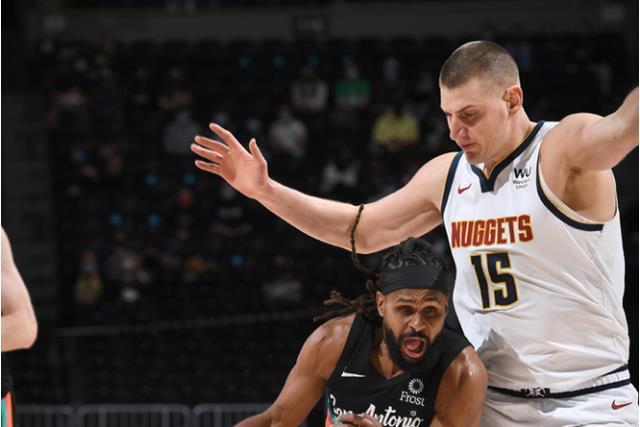  约基奇统治内线，掘金轻取马刺巩固西部榜首  