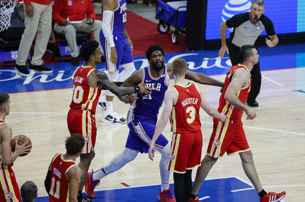  奥格斯堡防守漏洞百出，主场惨败暴露致命短板