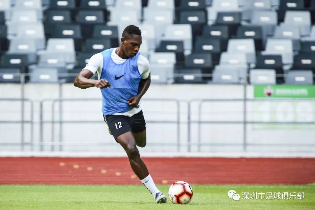  里尔主场顽强逼平领头羊展现黑马本色