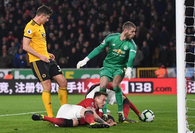  霍伊伦德造乌龙曼联凭借争议判罚险胜富勒姆