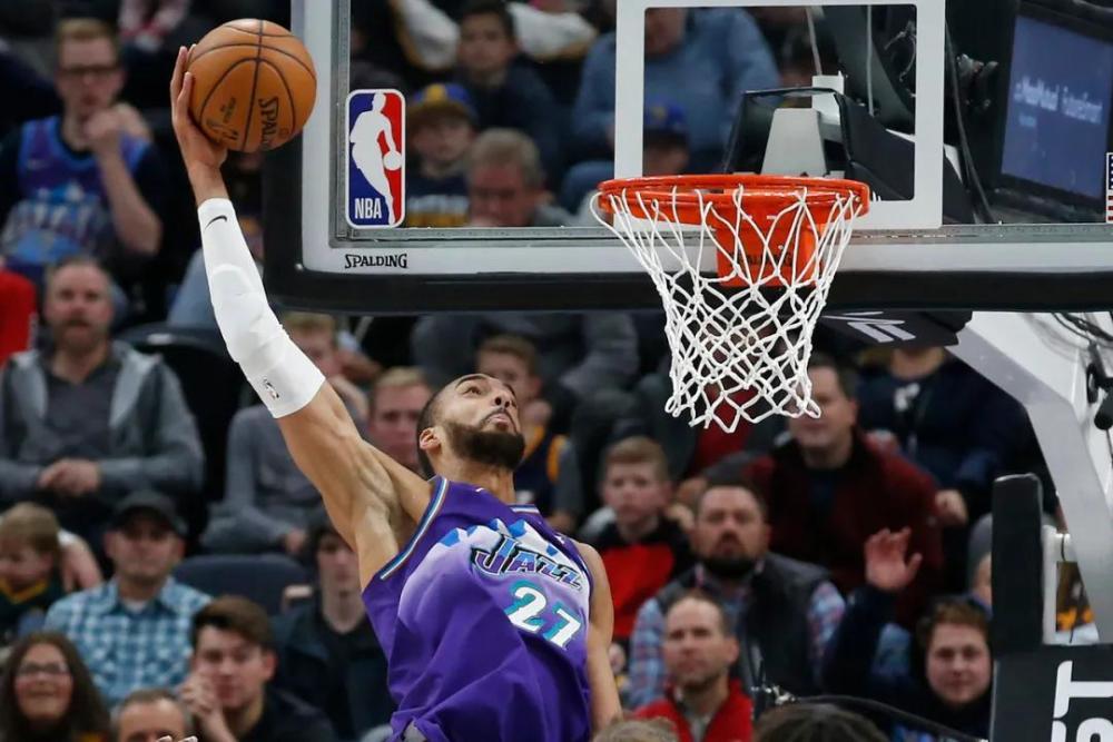  艾顿制霸内线狂揽二十板，开拓者主场力克爵士止连败